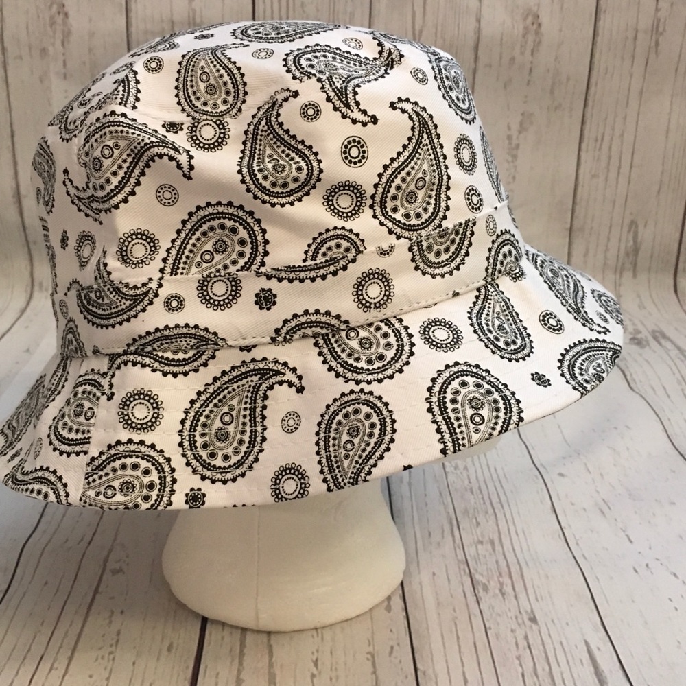 Bandanna Paisley Print Black White Bucket Hat